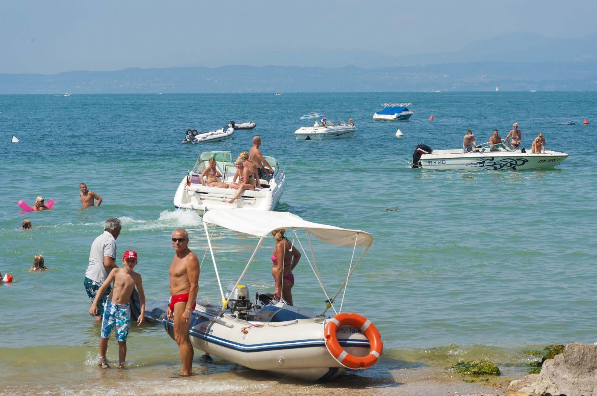 Happy Camp Mobile Homes In Camping Cisano San Vito Bardolino Exterior photo