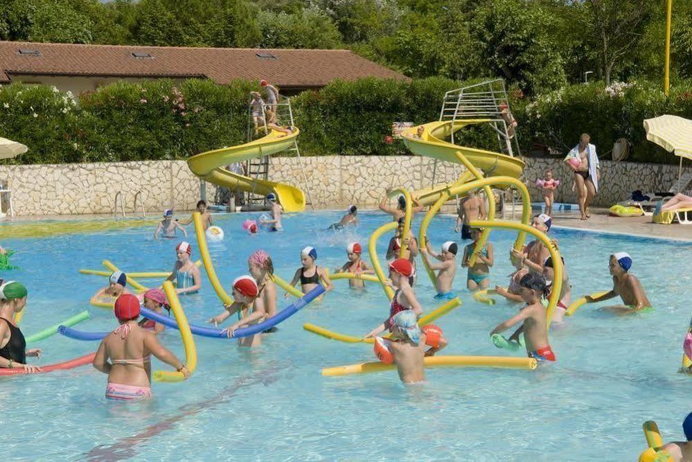 Happy Camp Mobile Homes In Camping Cisano San Vito Bardolino Exterior photo