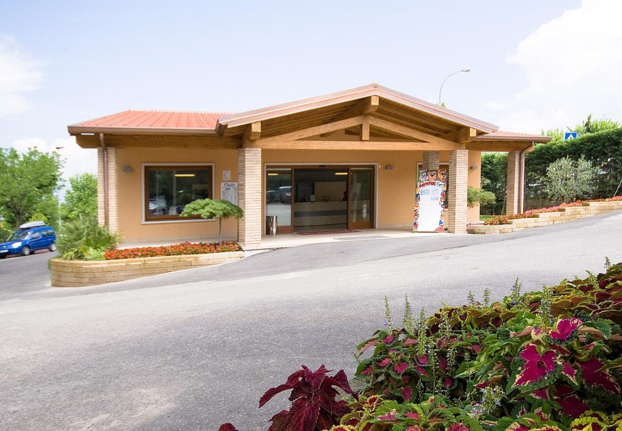 Happy Camp Mobile Homes In Camping Cisano San Vito Bardolino Exterior photo
